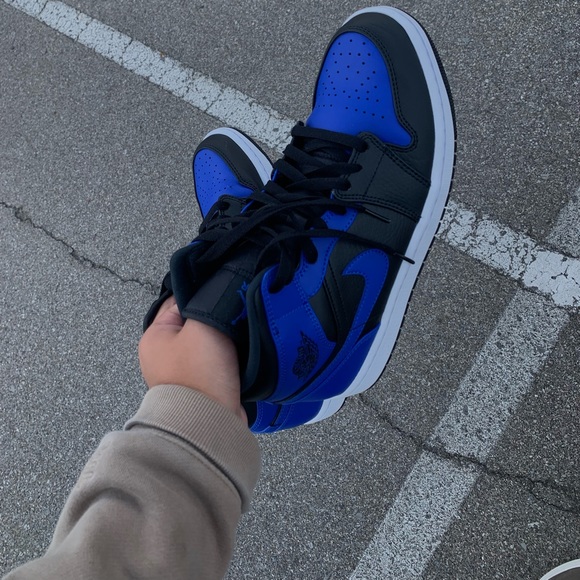 Nike Jordan 1 Mid Royal💙🖤 - Picture 2 of 6